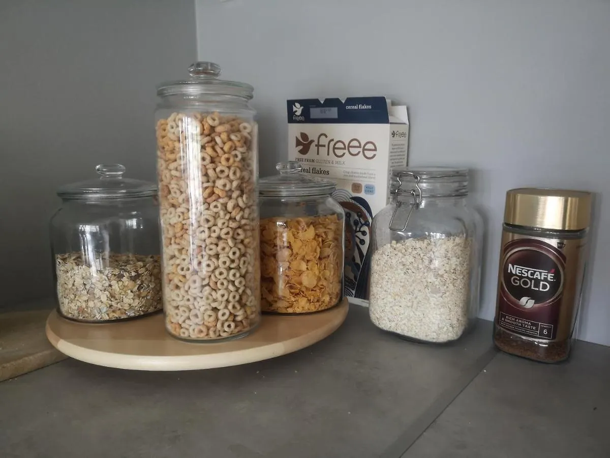 All Inclusive Bed & Breakfast In Brand New Apartment